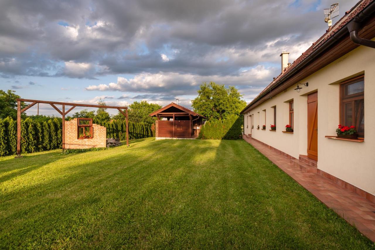 Farmaobeckov Sk Apartment Luaran gambar
